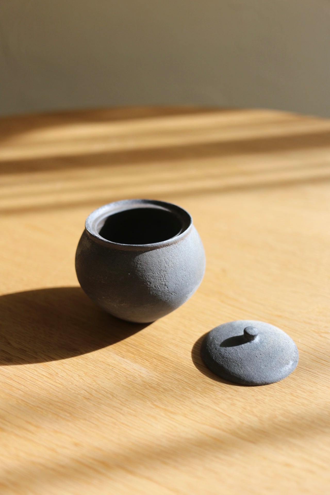 【鏡原愛莉 Airi Kagamihara】蓋物A Vessel with a lid
