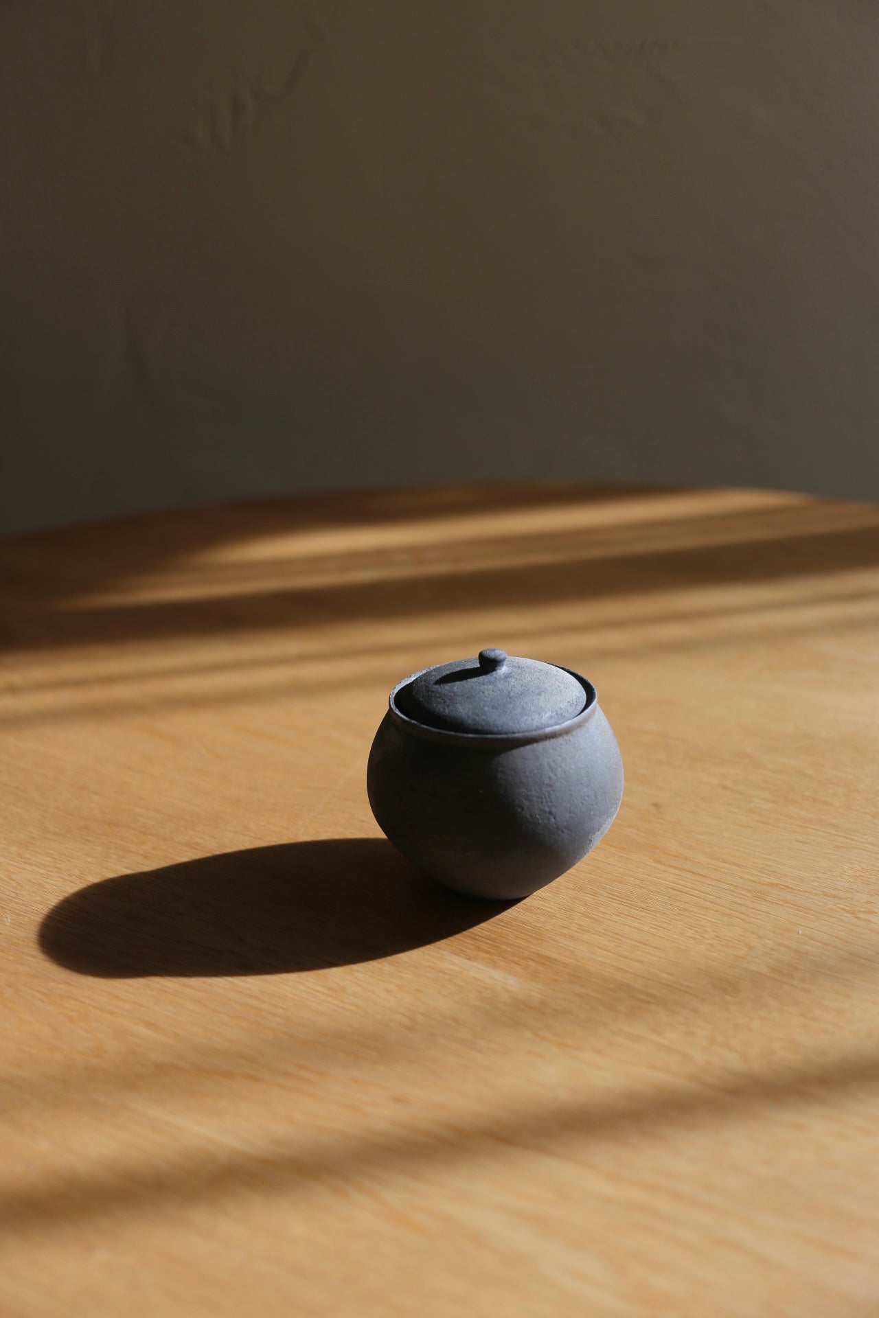 【鏡原愛莉 Airi Kagamihara】蓋物A Vessel with a lid