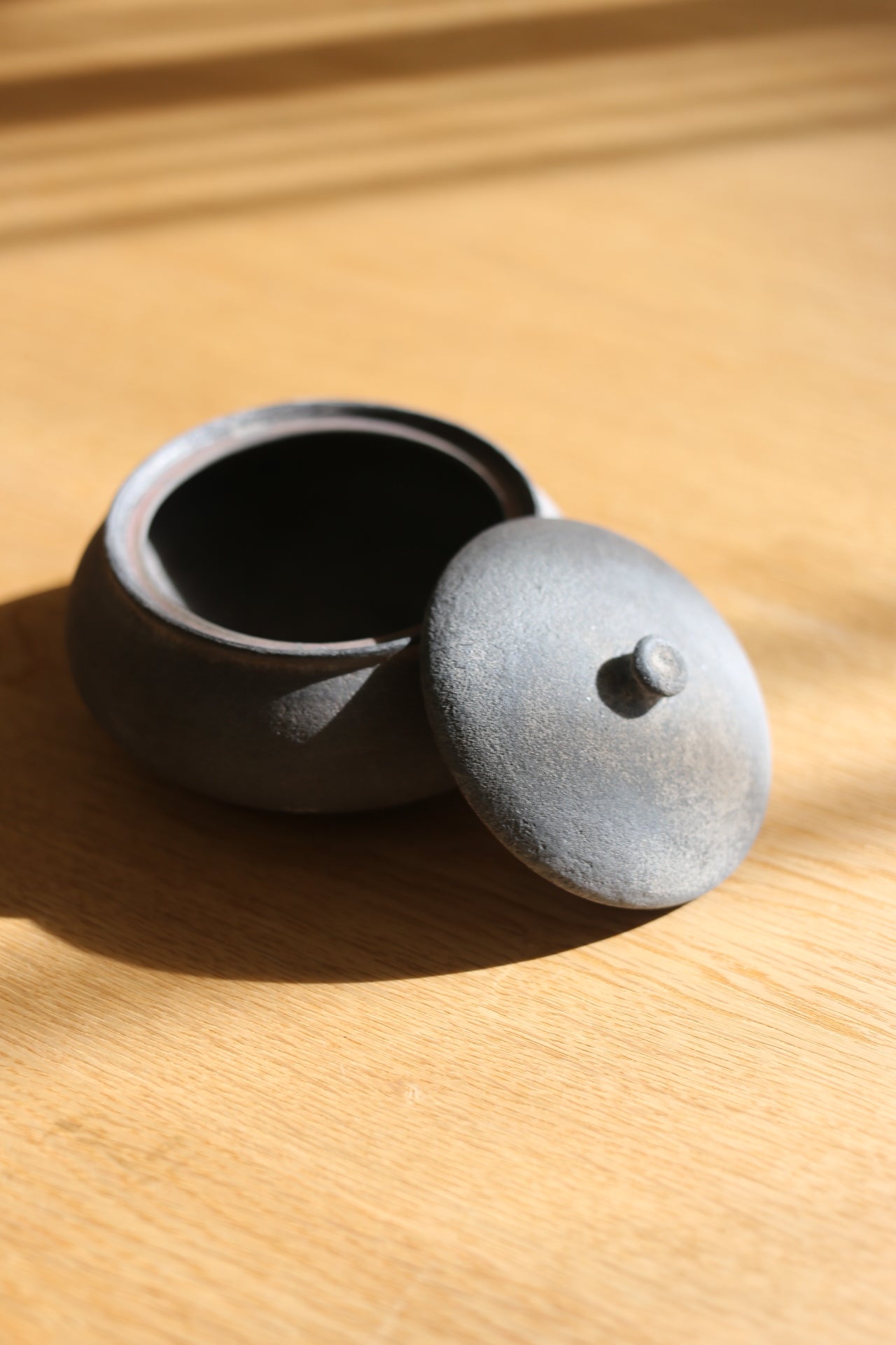 【鏡原愛莉 Airi Kagamihara】蓋物B Vessel with a lid