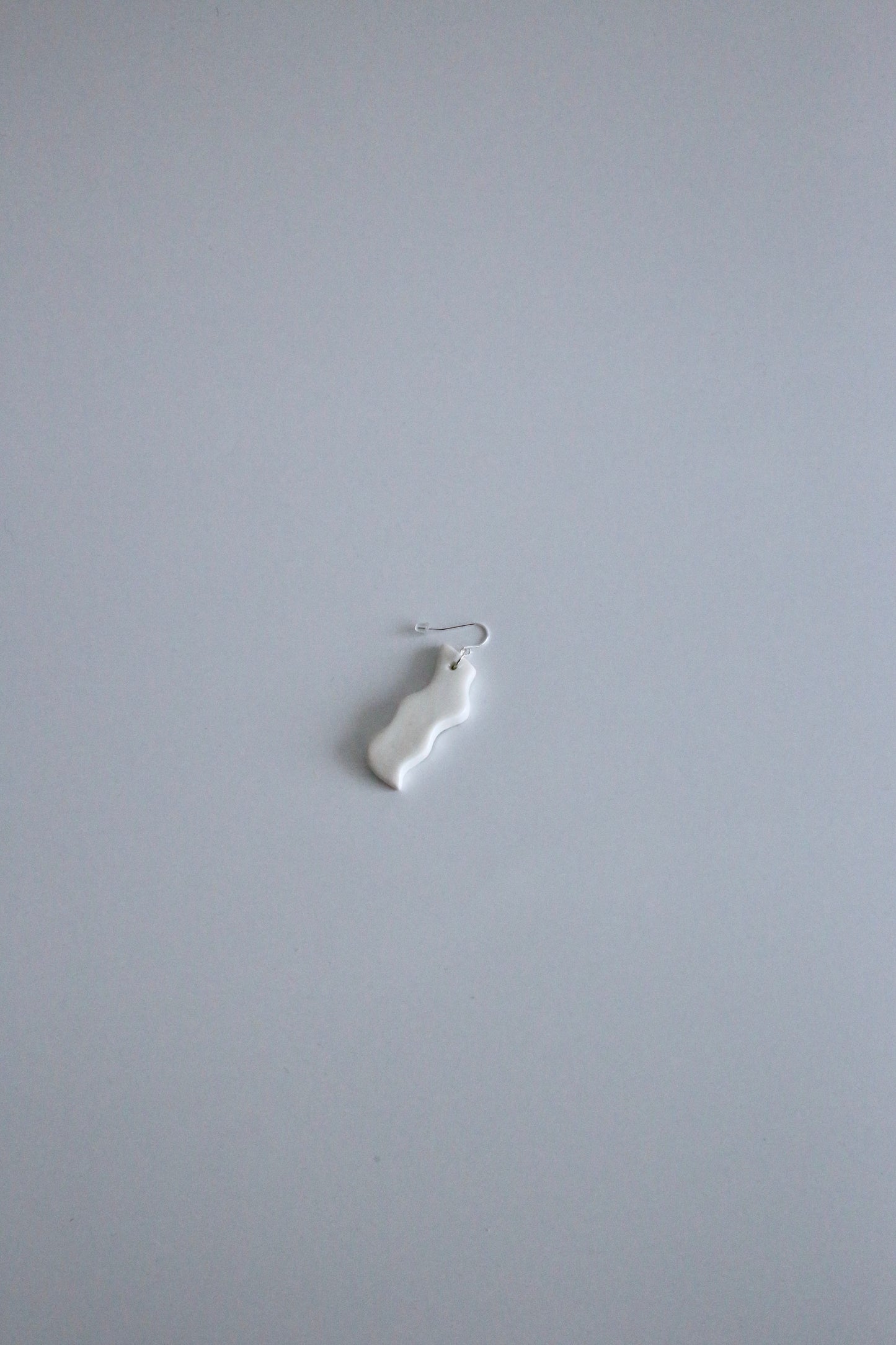 【ARC objects】porcelain Squiggke Earring 片耳ピアス
