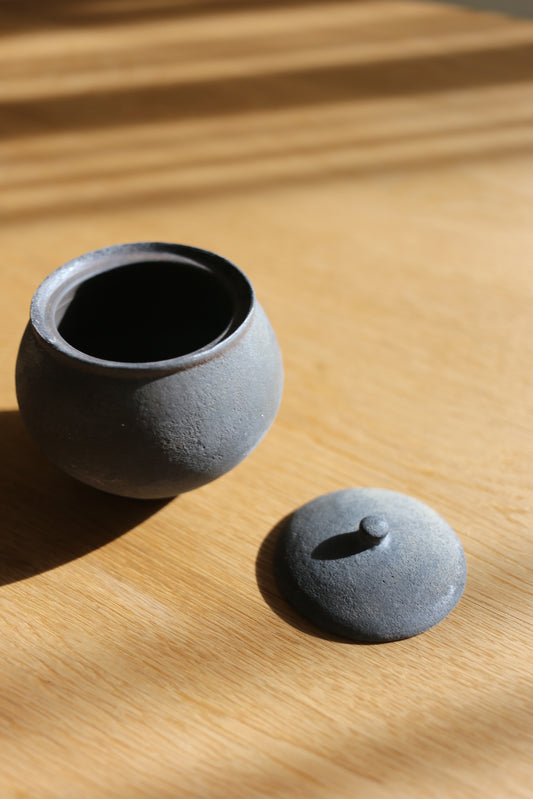 【鏡原愛莉 Airi Kagamihara】蓋物A Vessel with a lid